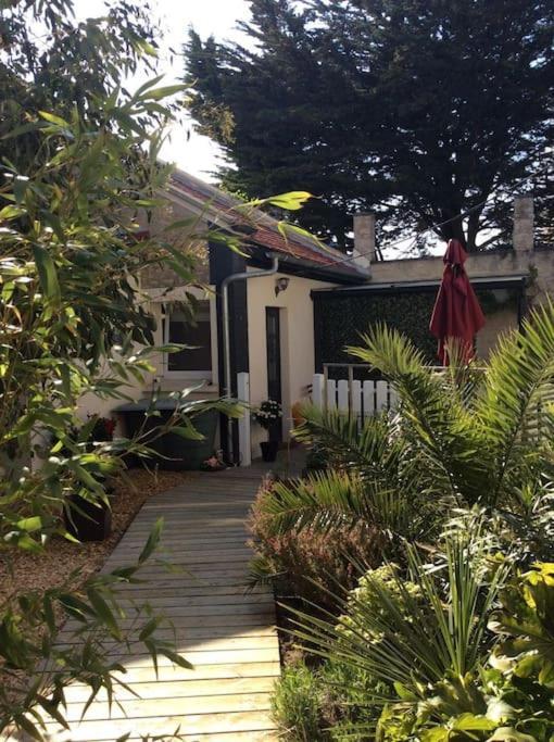 Maisonnette De Charme Villa Уистреам Екстериор снимка